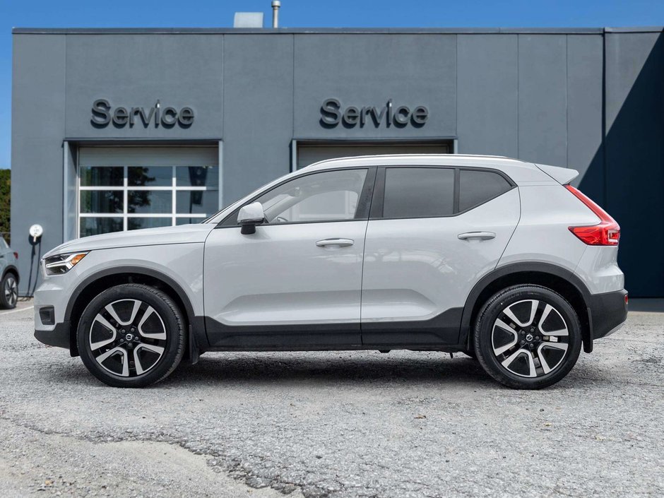 2022 Volvo XC40 MOMENTUM^Pano Roof^Navi^Premium Pack^fr 2.99%*-2