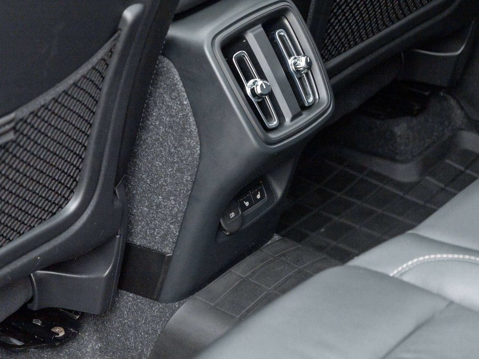 2022 Volvo XC40 MOMENTUM^Pano Roof^Navi^Premium Pack^fr 2.99%*-23