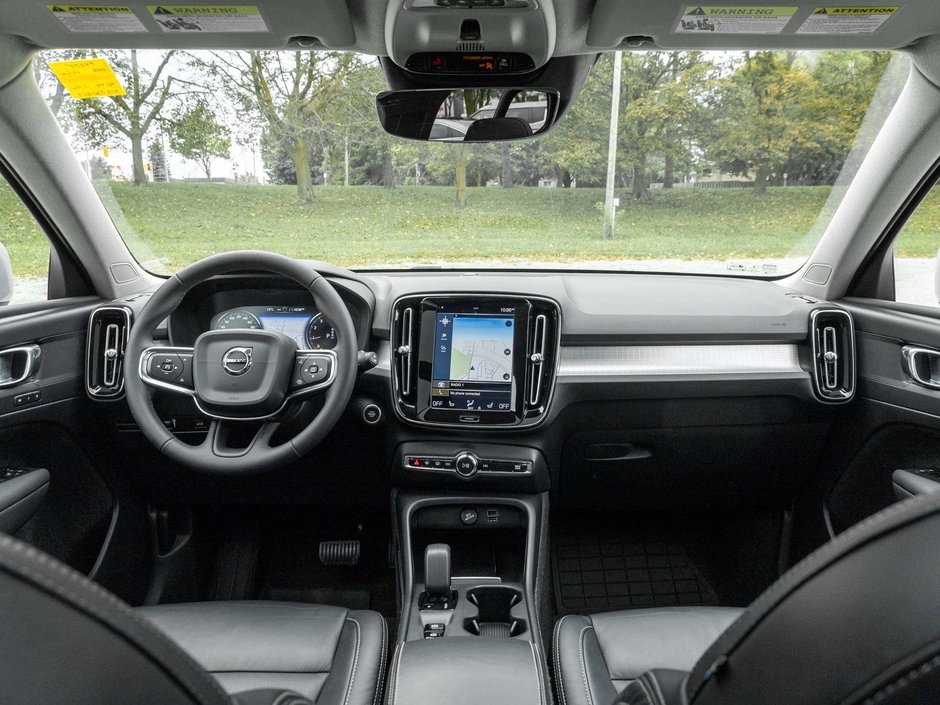 2022 Volvo XC40 MOMENTUM^Pano Roof^Navi^Premium Pack^fr 2.99%*-24