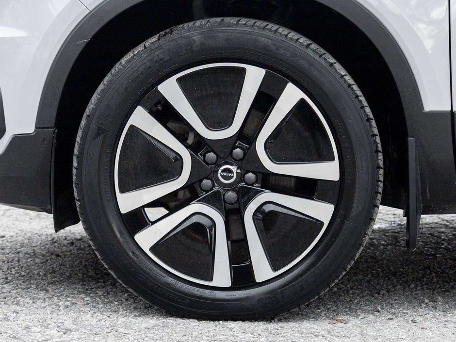 2022 Volvo XC40 MOMENTUM^Pano Roof^Navi^Premium Pack^fr 2.99%*-3