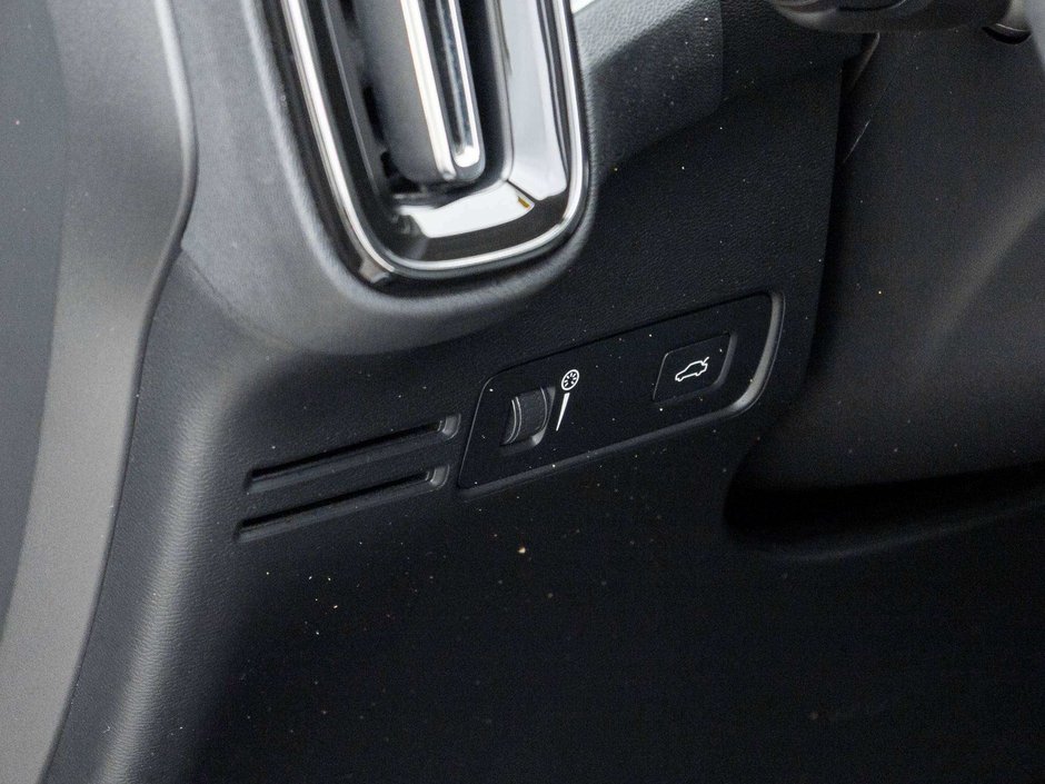 2022 Volvo XC40 MOMENTUM^Pano Roof^Navi^Premium Pack^fr 2.99%*-14