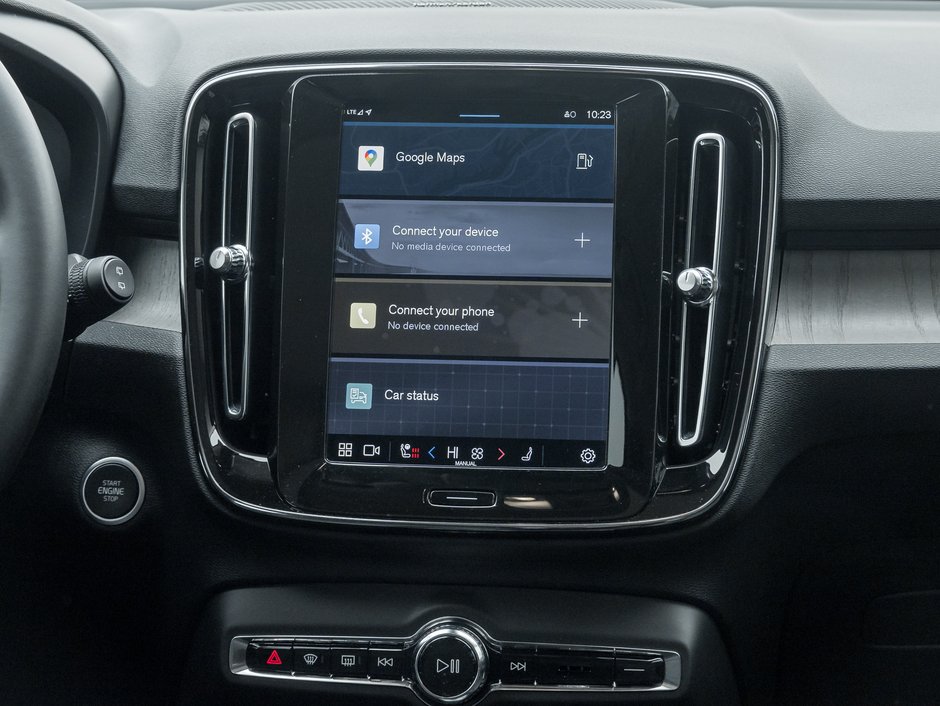 Volvo XC40 B5 AWD Ultimate Dark Theme  TRADE IN  VOLVO CPO 2024-26