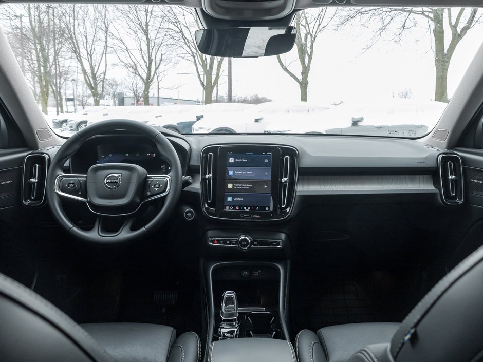 Volvo XC40 B5 AWD Ultimate Dark Theme  TRADE IN  VOLVO CPO 2024-25