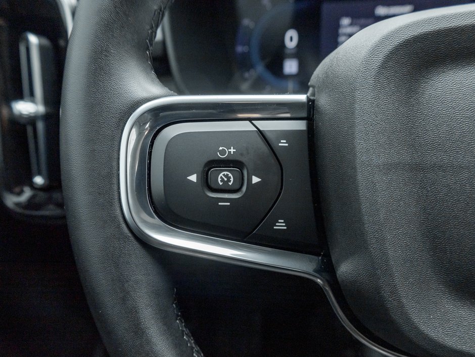 Volvo XC40 B5 AWD Ultimate Dark Theme  TRADE IN  VOLVO CPO 2024-9