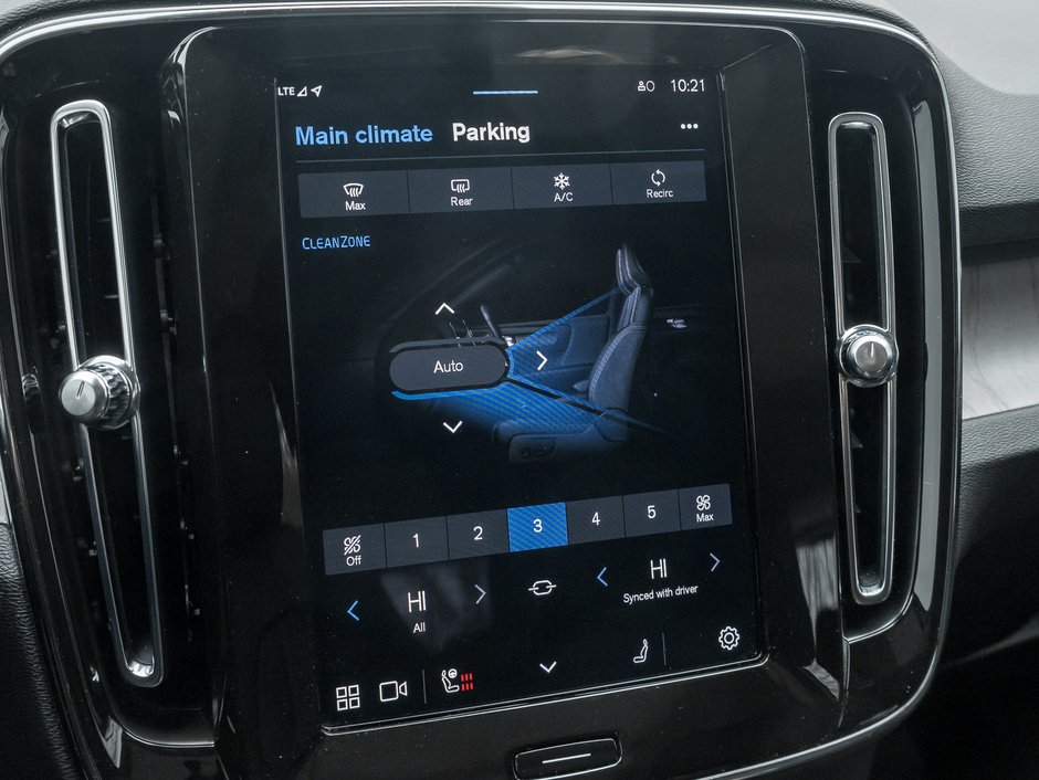 Volvo XC40 B5 AWD Ultimate Dark Theme  TRADE IN  VOLVO CPO 2024-19