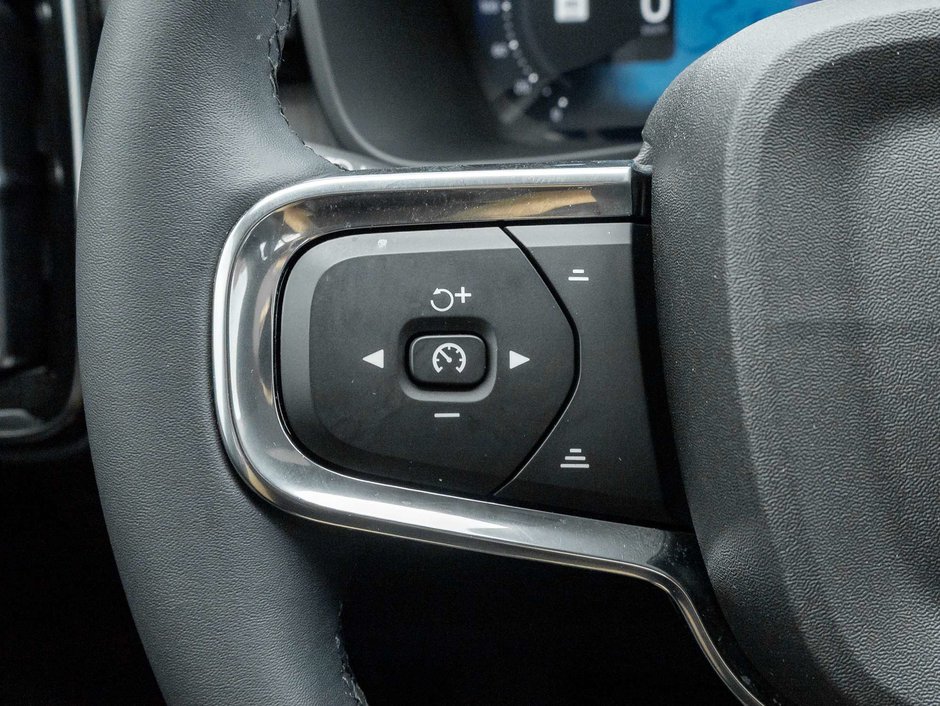 2024 Volvo XC40 Plus Dark Theme-10
