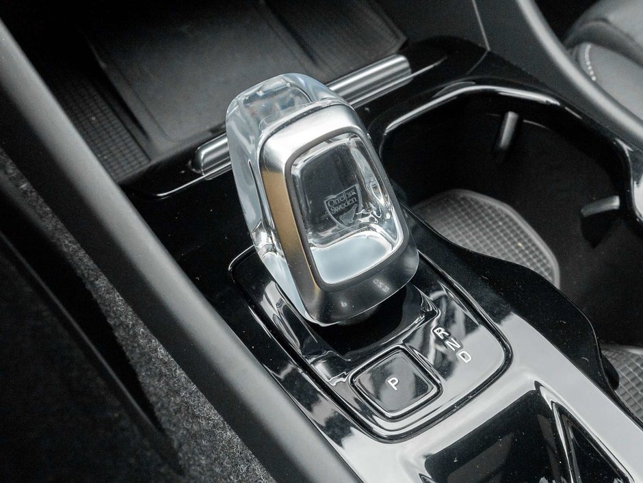 2024 Volvo XC40 Plus Dark Theme-16