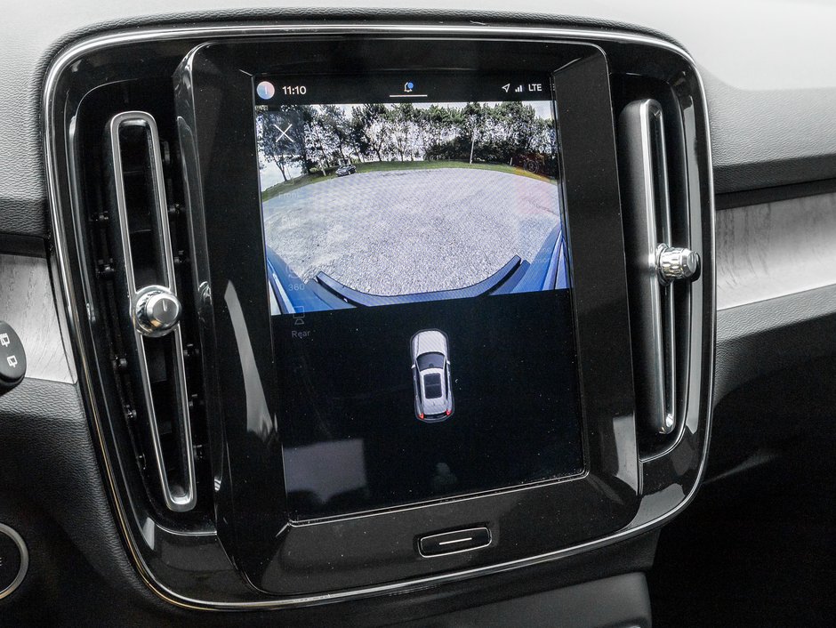 Volvo XC40 B5 AWD PLUS  FJORD BLUE  OFF LEASE  2.99%* 2024-13