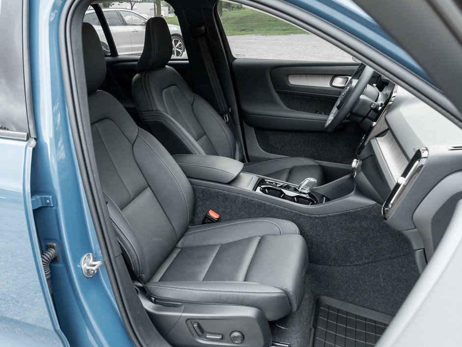 2024 Volvo XC40 Plus Dark Theme-22