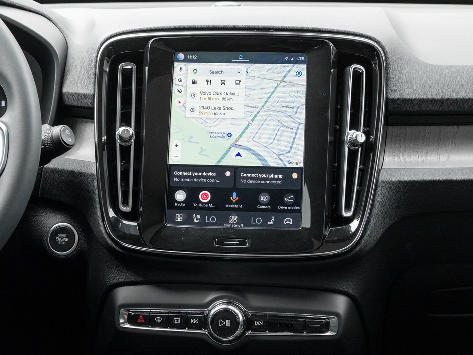 Volvo XC40 B5 AWD PLUS  FJORD BLUE  OFF LEASE  2.99%* 2024-26