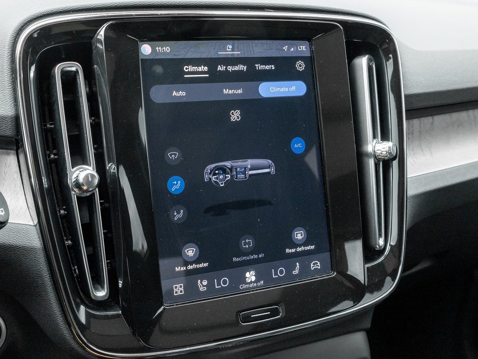 Volvo XC40 B5 AWD PLUS  FJORD BLUE  OFF LEASE  2.99%* 2024-19