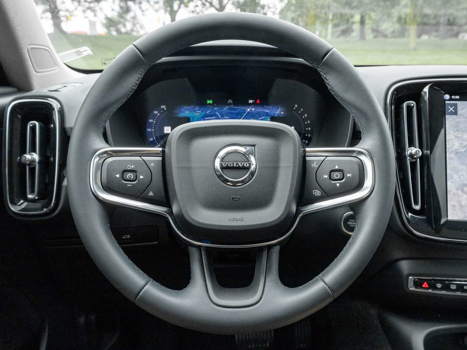 2024 Volvo XC40 Plus Dark Theme-7