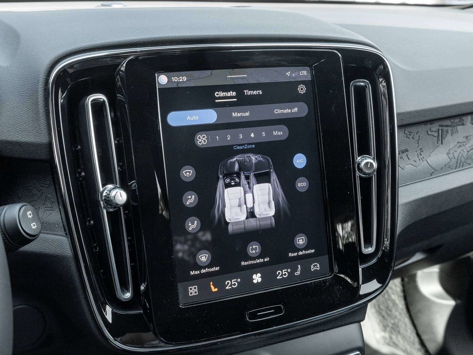 Volvo XC40 RECHARGE  AWD 2024-19