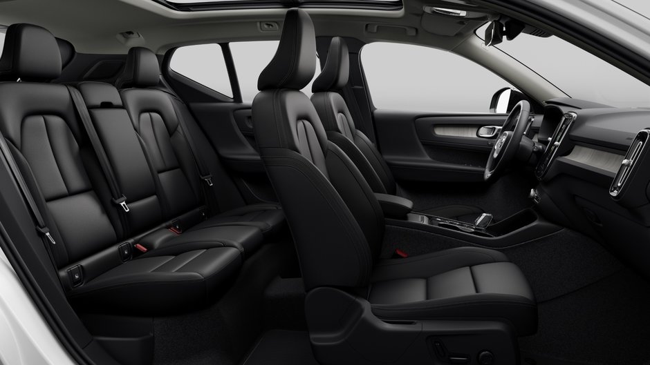2025 Volvo XC40 B5 AWD Ultra Dark Theme-10