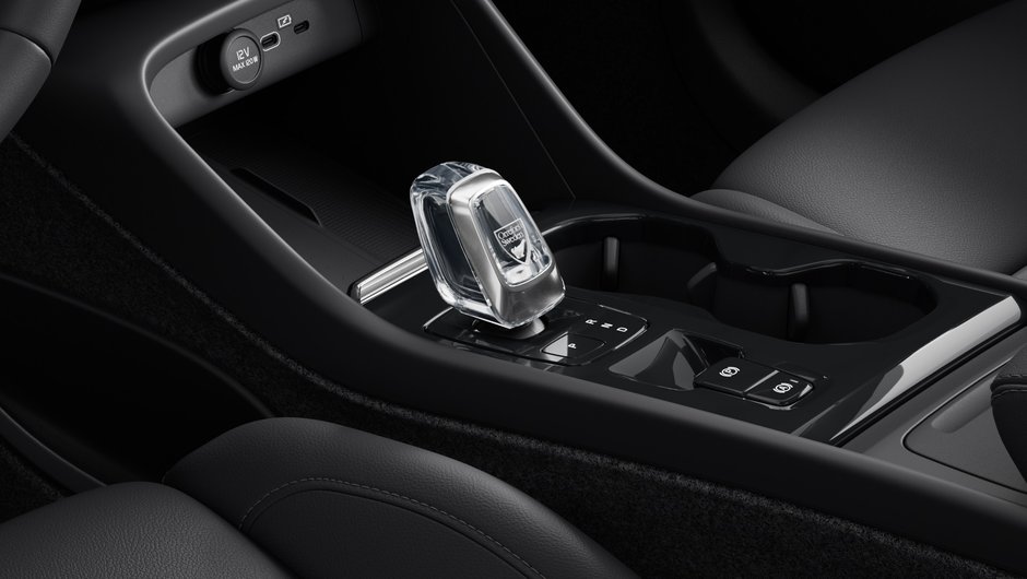 2025 Volvo XC40 B5 AWD Ultra Dark Theme-8