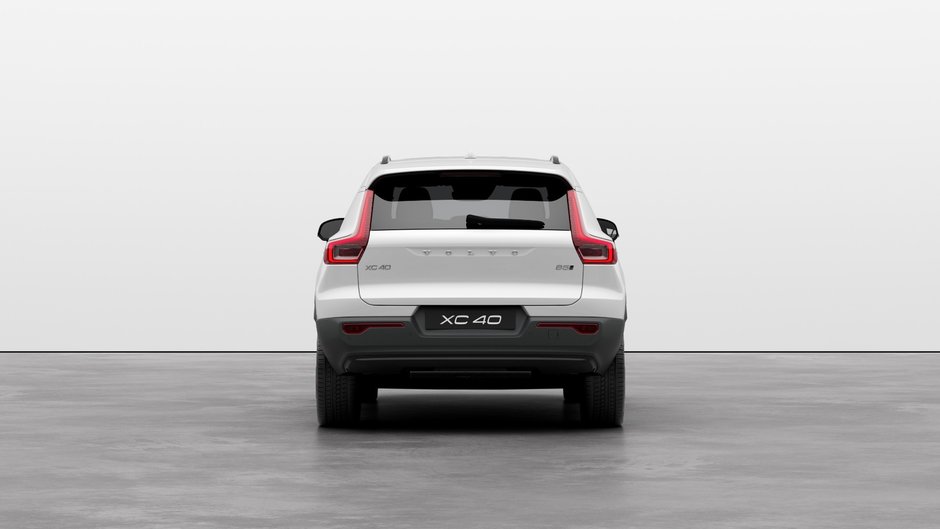 2025 Volvo XC40 B5 AWD Ultra Dark Theme-3