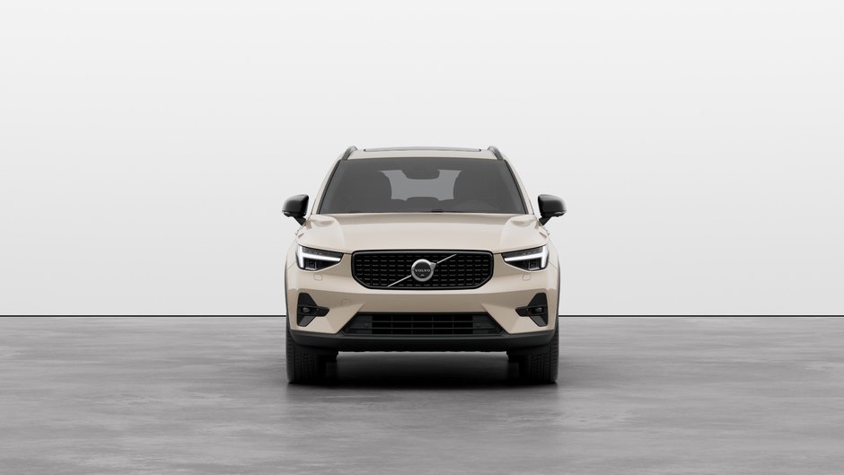2025 Volvo XC40 B5 AWD Plus Dark Theme-2