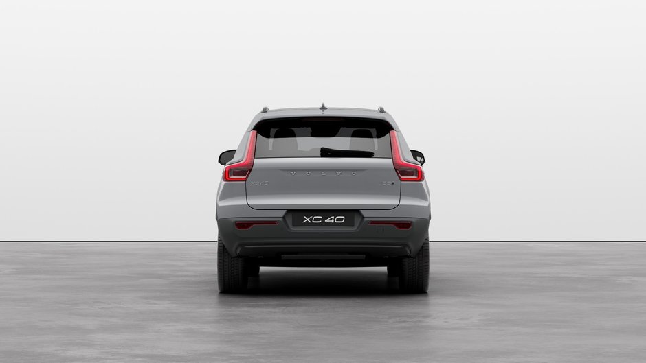 Volvo XC40 B5 AWD Plus Dark Theme 2025-3