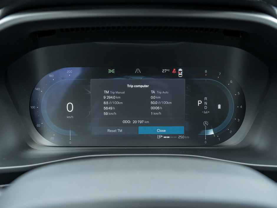 Volvo XC40 B5 AWD Plus Dark Theme  20 ALLOY WHEEL  CPO 2025-9
