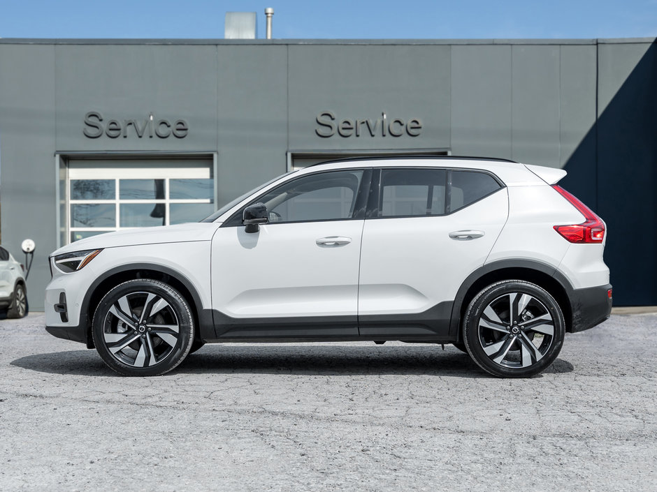 Volvo XC40 B5 AWD Plus Dark Theme  20 ALLOY WHEEL  CPO 2025-2
