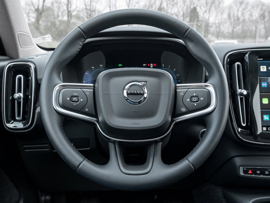 2025 Volvo XC40 B5 AWD Plus Dark Theme  VOLVO CPO  20 ALLOY WHEEL-7