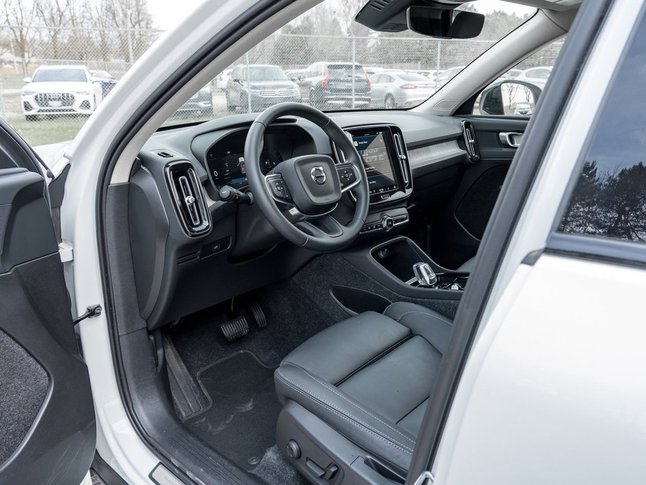2025 Volvo XC40 B5 AWD Plus Dark Theme  VOLVO CPO  20 ALLOY WHEEL-6