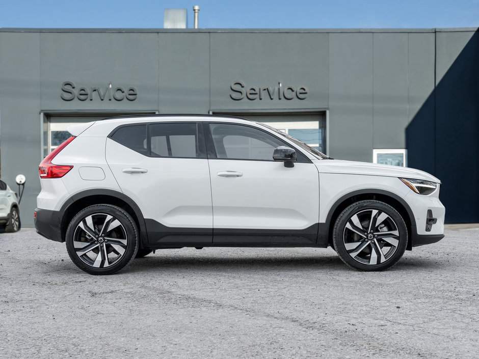 2025 Volvo XC40 B5 AWD Plus Dark Theme  VOLVO CPO  20 ALLOY WHEEL-4