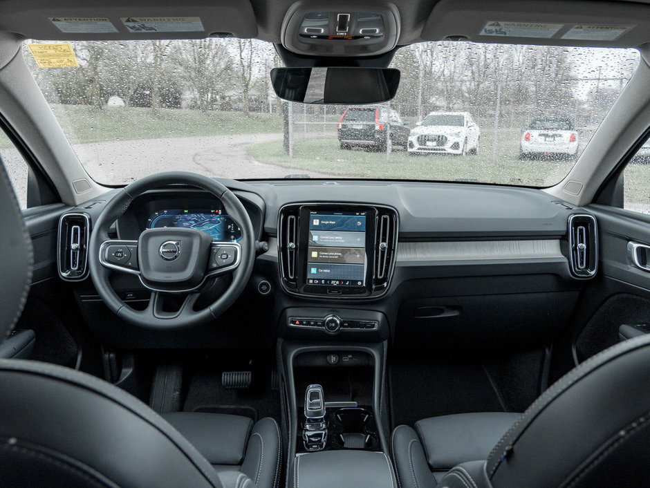 2025 Volvo XC40 B5 AWD Plus Dark Theme CPO FINANCE RATE fr 3.24%*-24