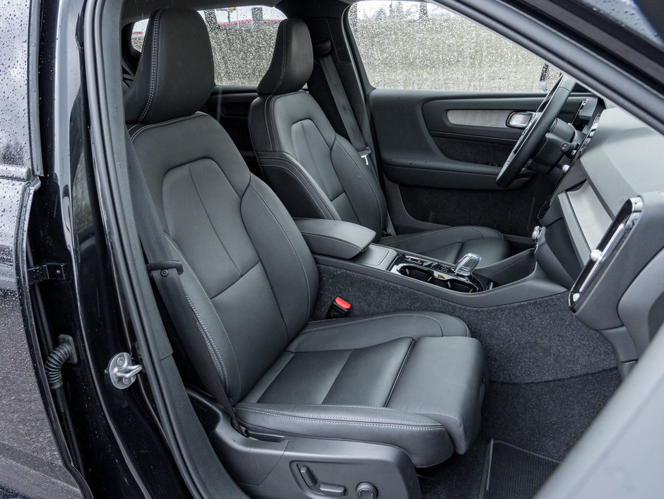 2025 Volvo XC40 B5 AWD Plus Dark Theme CPO FINANCE RATE fr 3.24%*-21