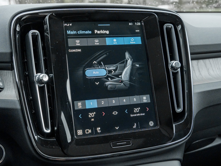 2025 Volvo XC40 B5 AWD Plus Dark Theme CPO FINANCE RATE fr 3.24%*-19
