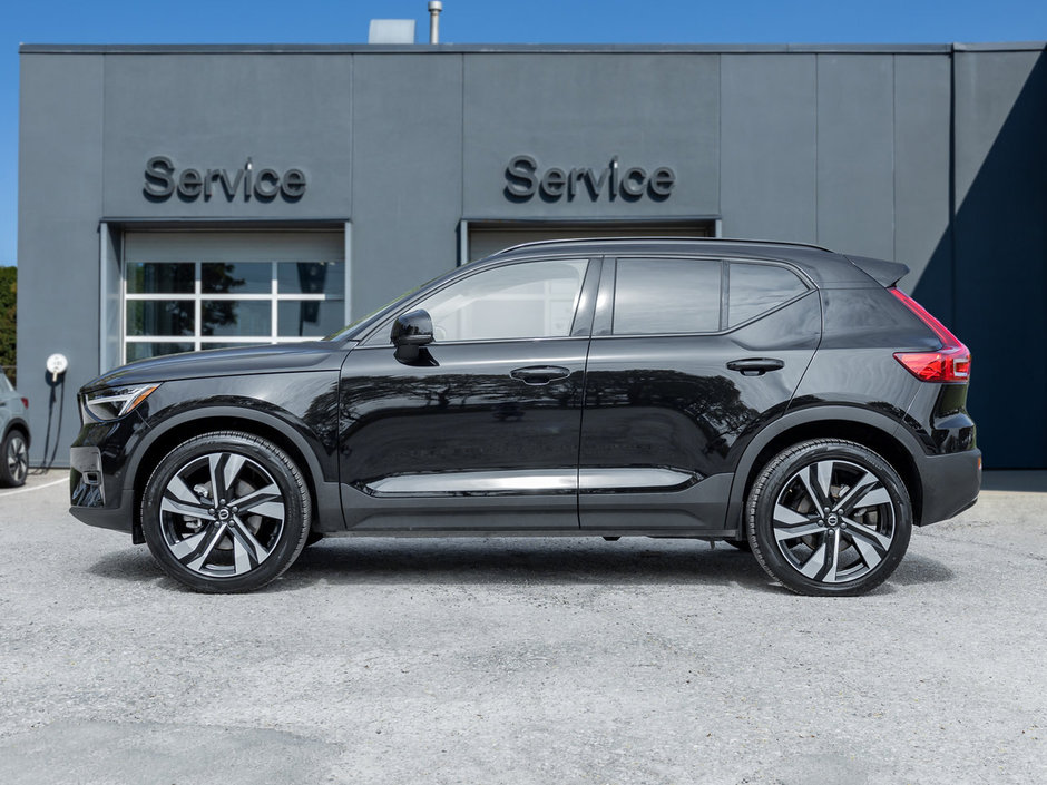 2025 Volvo XC40 B5 AWD Plus Dark Theme CPO 20 ALLOY WHEELS-2