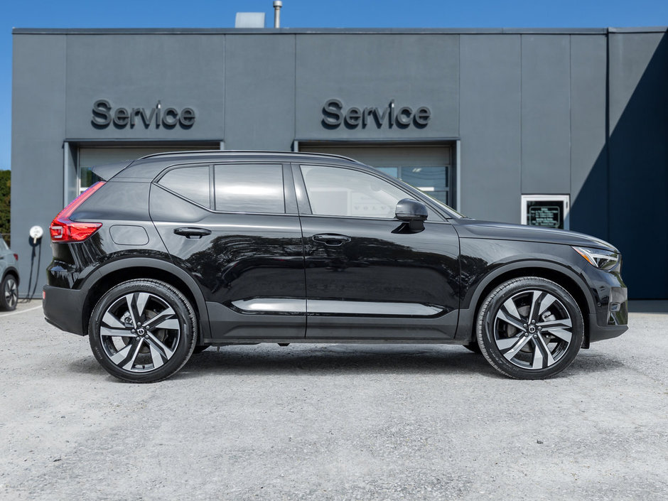 2025 Volvo XC40 B5 AWD Plus Dark Theme CPO 20 ALLOY WHEELS-4