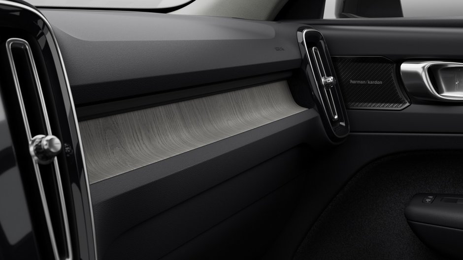 2025 Volvo XC40 B5 AWD Ultra Dark Theme-6