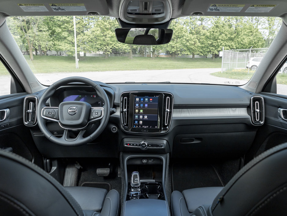 Volvo XC40 B5 AWD Plus Dark Theme  CPO  CLOUD BLUE 2025-27
