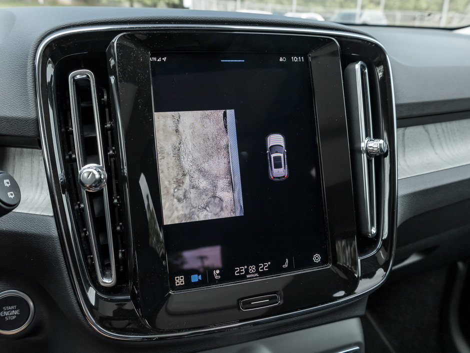 Volvo XC40 B5 AWD Plus Dark Theme  CPO  CLOUD BLUE 2025-22