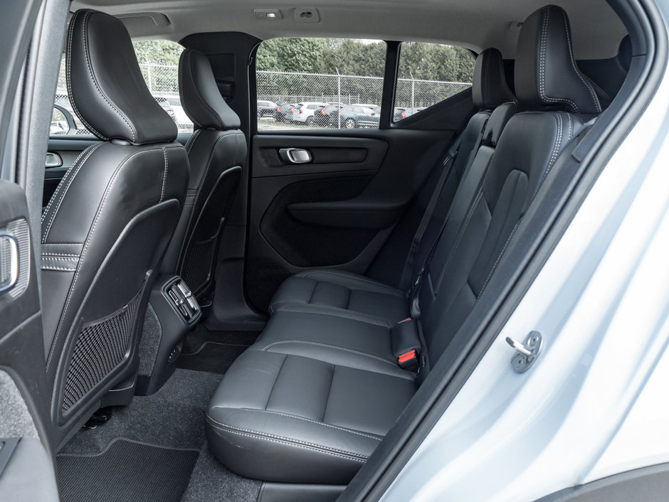 Volvo XC40 B5 AWD Plus Dark Theme  CPO  CLOUD BLUE 2025-25