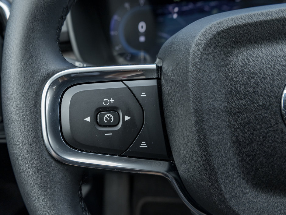 Volvo XC40 B5 AWD Plus Dark Theme  CPO  CLOUD BLUE 2025-8