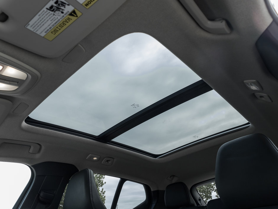 Volvo XC40 B5 AWD Plus Dark Theme  CPO  CLOUD BLUE 2025-23