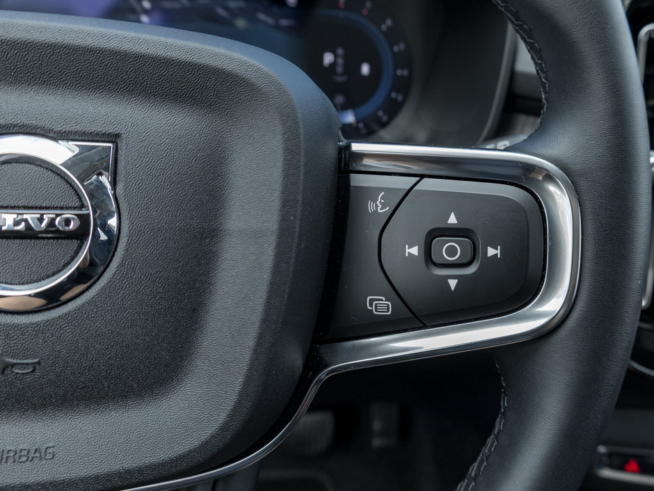 Volvo XC40 B5 AWD Plus Dark Theme  CPO  CLOUD BLUE 2025-9