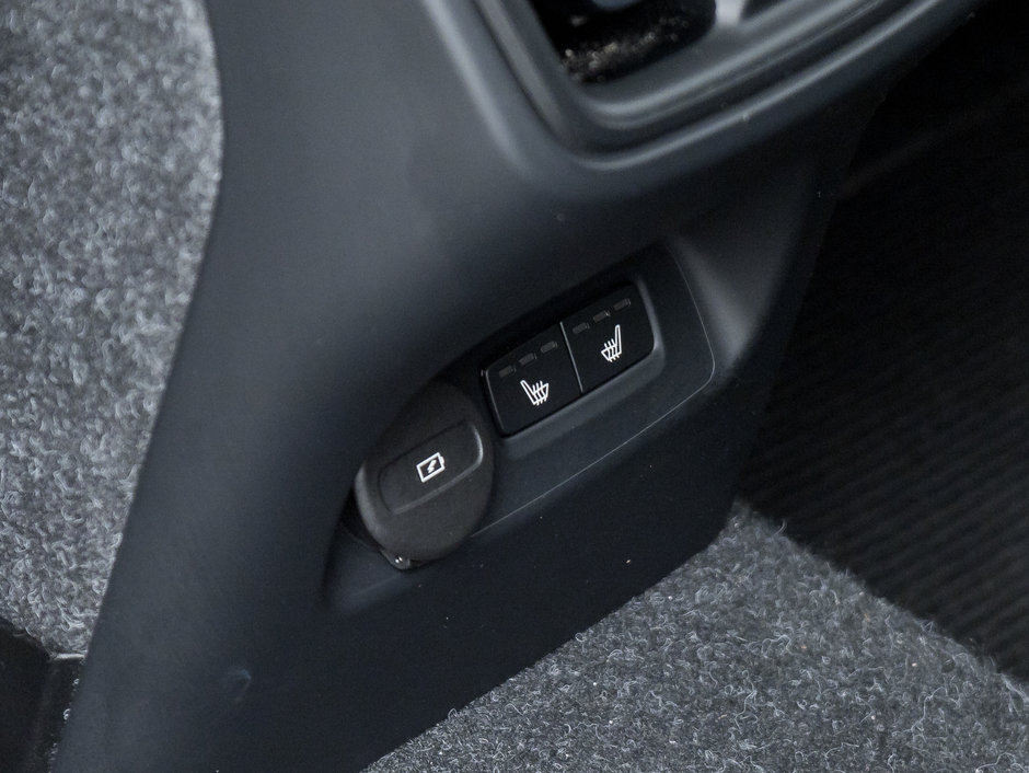 Volvo XC40 B5 AWD Plus Dark Theme  CPO  CLOUD BLUE 2025-26
