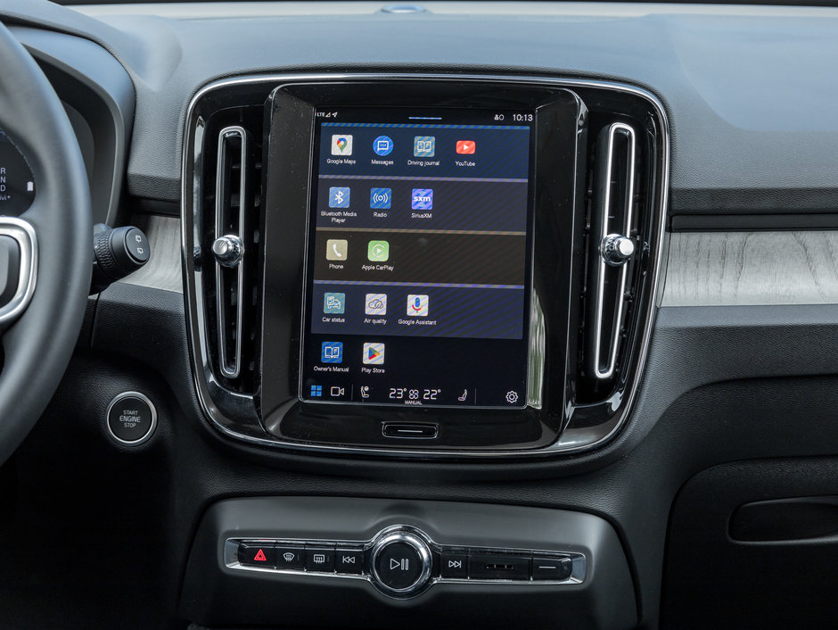 Volvo XC40 B5 AWD Plus Dark Theme  CPO  CLOUD BLUE 2025-28