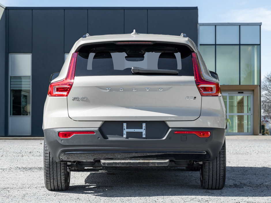 2025 Volvo XC40 B5 AWD Plus Dark Theme  NEARY NEW  CPO-5