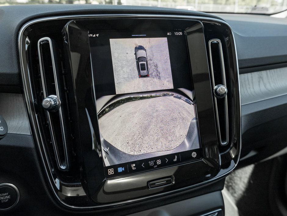 2025 Volvo XC40 B5 AWD Plus Dark Theme  NEARY NEW  CPO-13