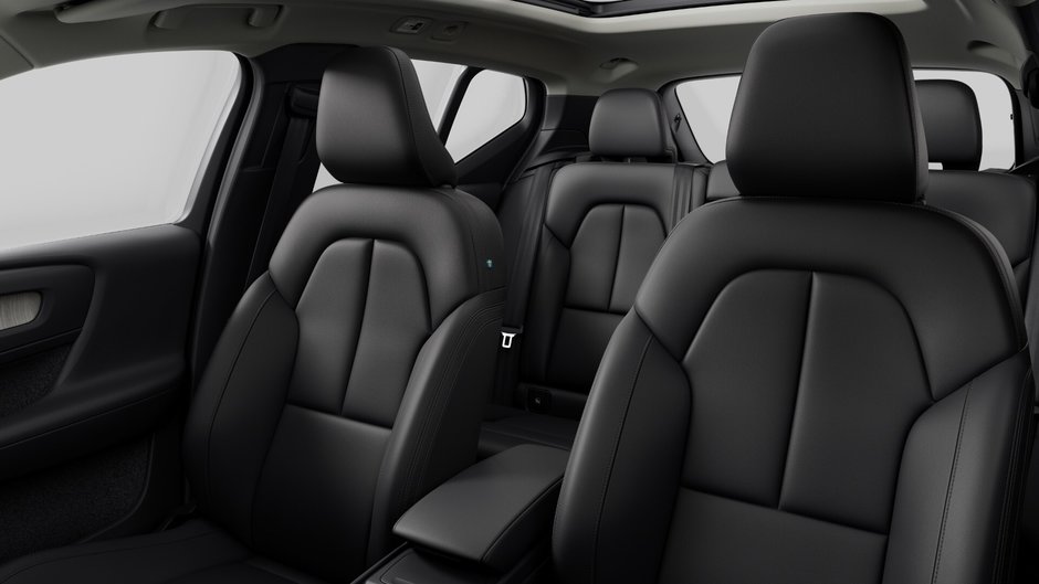 2025 Volvo XC40 B5 AWD Plus Dark Theme-9