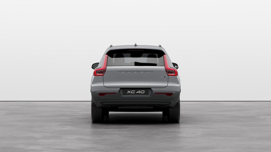 2025 Volvo XC40 B5 AWD Plus Dark Theme-3