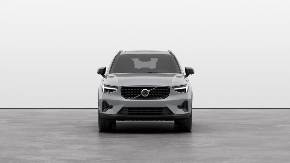 2025 Volvo XC40 B5 AWD Plus Dark Theme-2