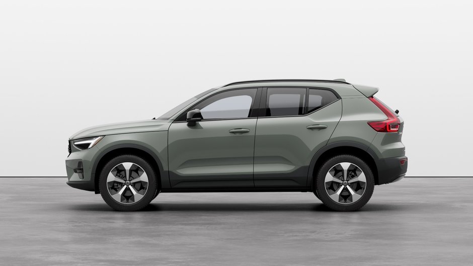 2025 Volvo XC40 B5 AWD Plus Dark Theme-5