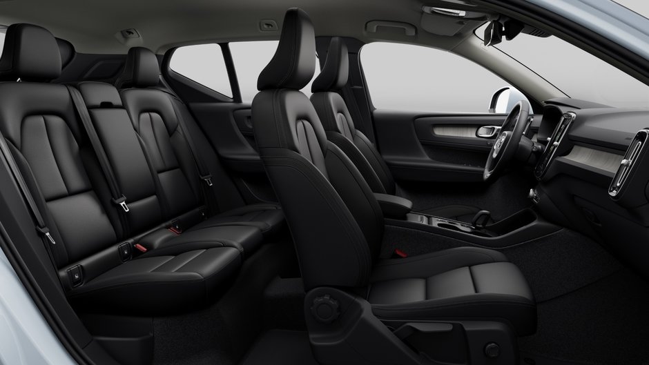 Volvo XC40 B5 AWD Core Bright Theme 2025-10