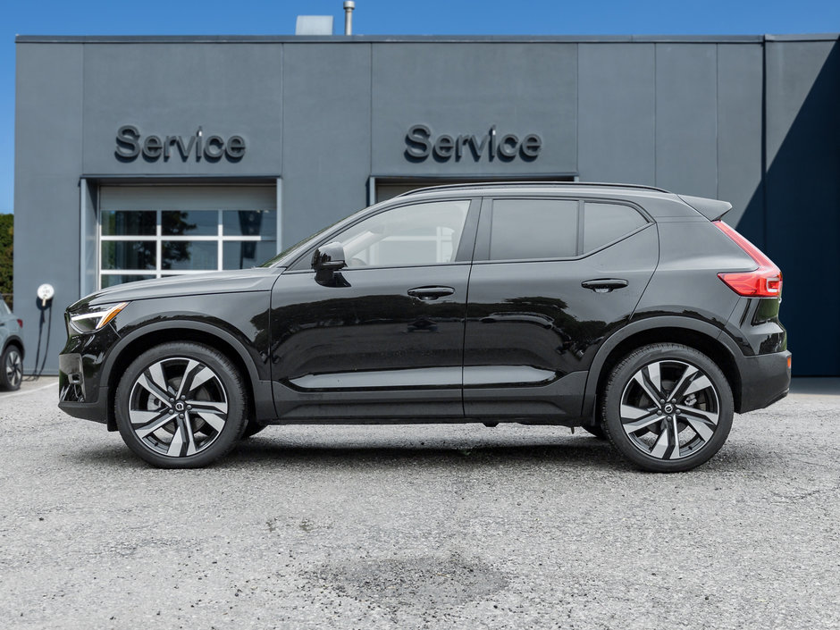 Volvo XC40 B5 AWD Plus Dark Theme CPO 20ALLOY WHEELS 2025-2
