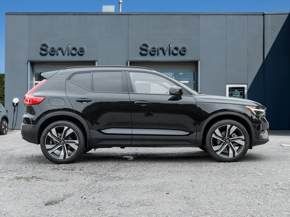 Volvo XC40 B5 AWD Plus Dark Theme CPO 20ALLOY WHEELS 2025-4